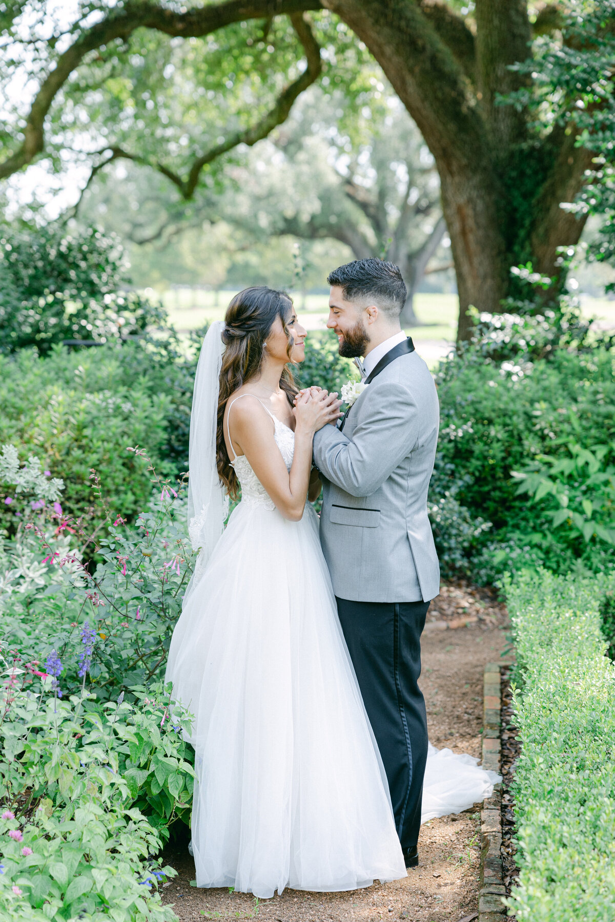 New_Orleans_LongVue_House_and_Gardens_anniversary_session_Alyse_and_Ben_Photography-2367