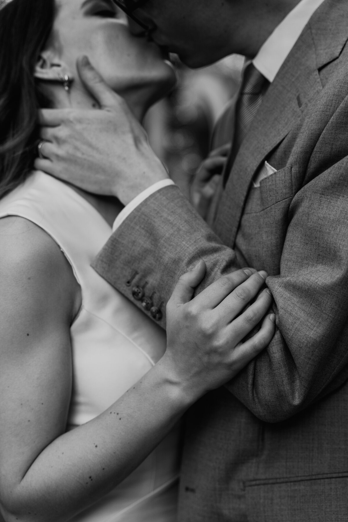 Romantic moment in a narrow Rome alleyway.