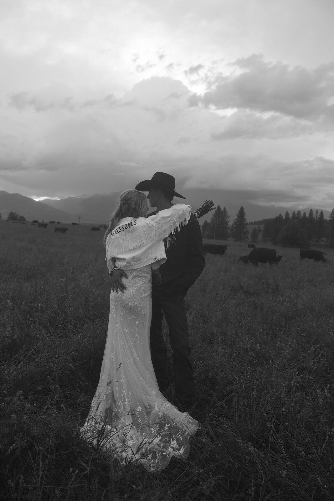 presley-gray-cowboy-luxury-montana-wedding-9165