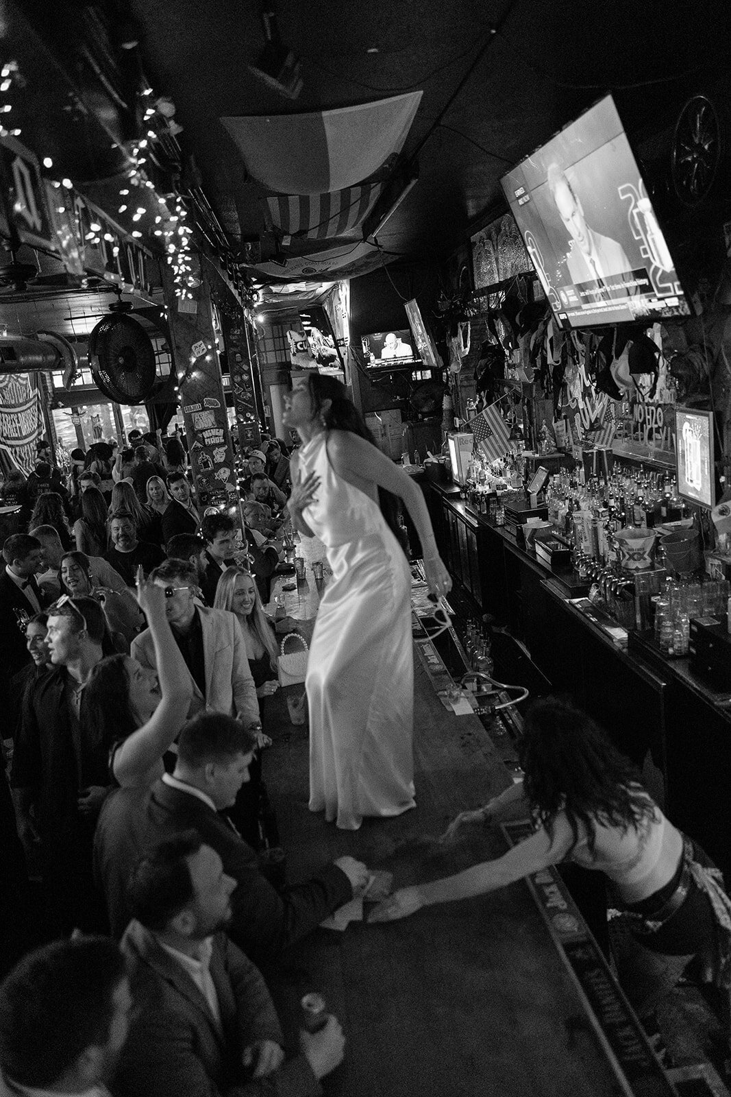 Loui_photography_the_arlo_austin_texas_spring_wedding_coyote_ugly-105
