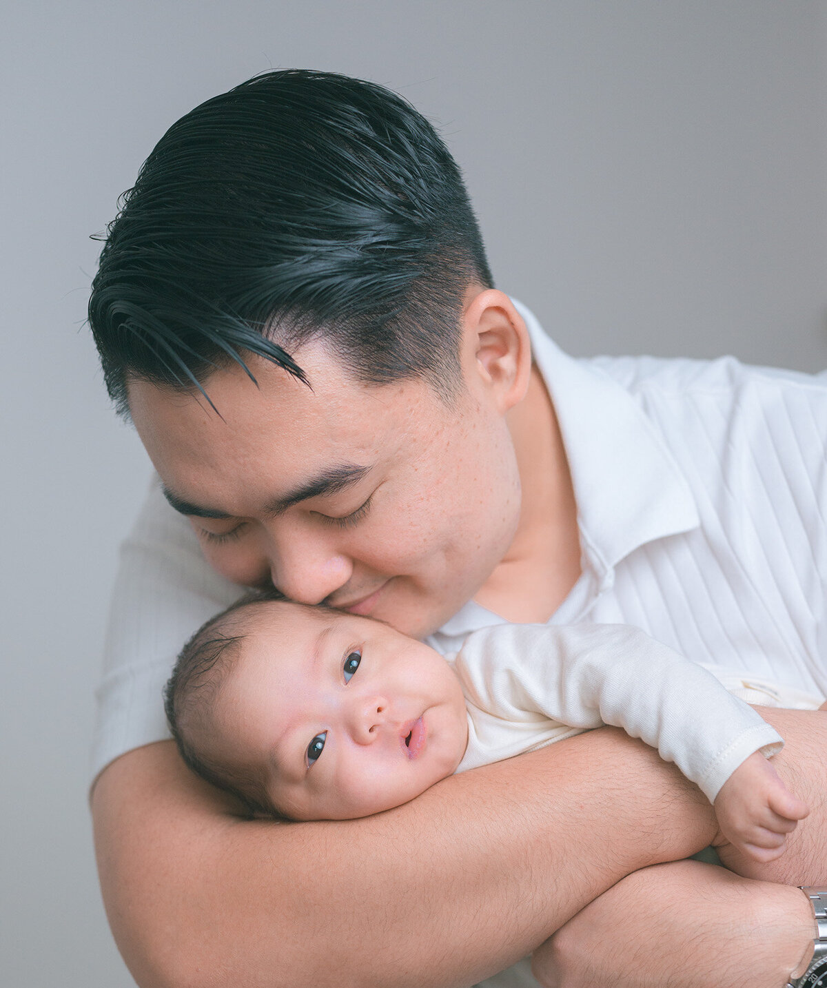 los-altos-newborn-photographer-dad-baby-snuggle