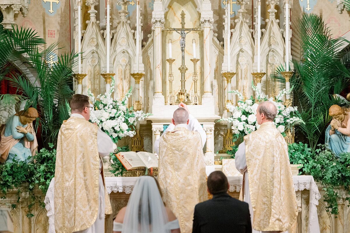 Indianapolis-Catholic-Wedding-Photographer-_0004