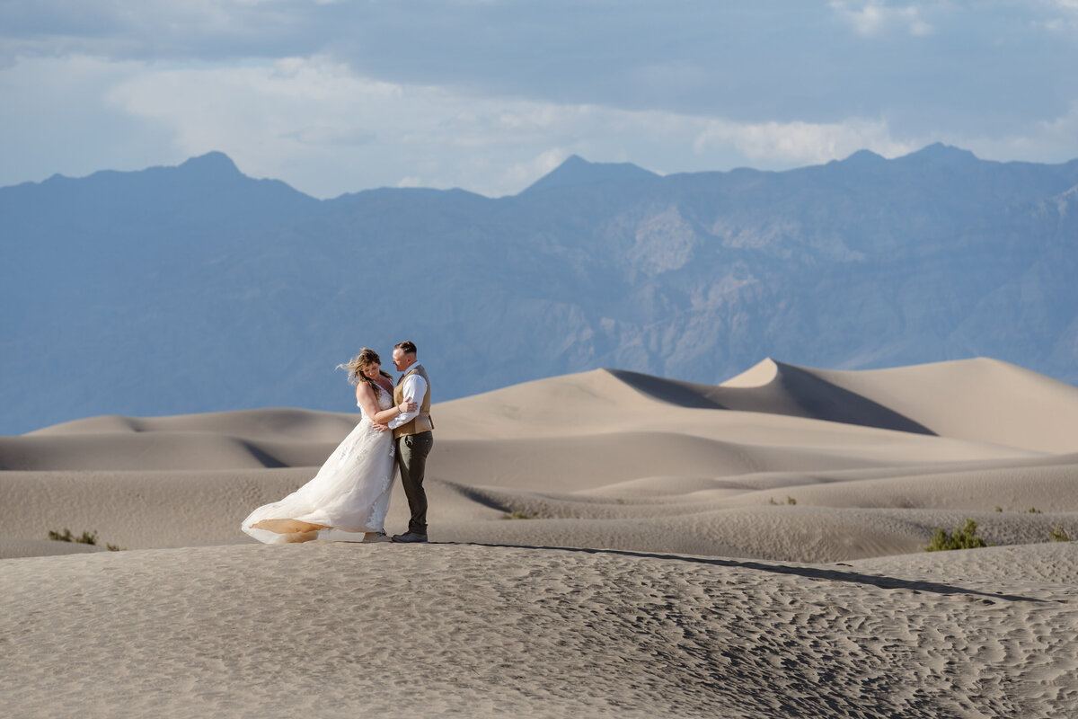 Death-Valley-National-Park-Elopement-Photos-30
