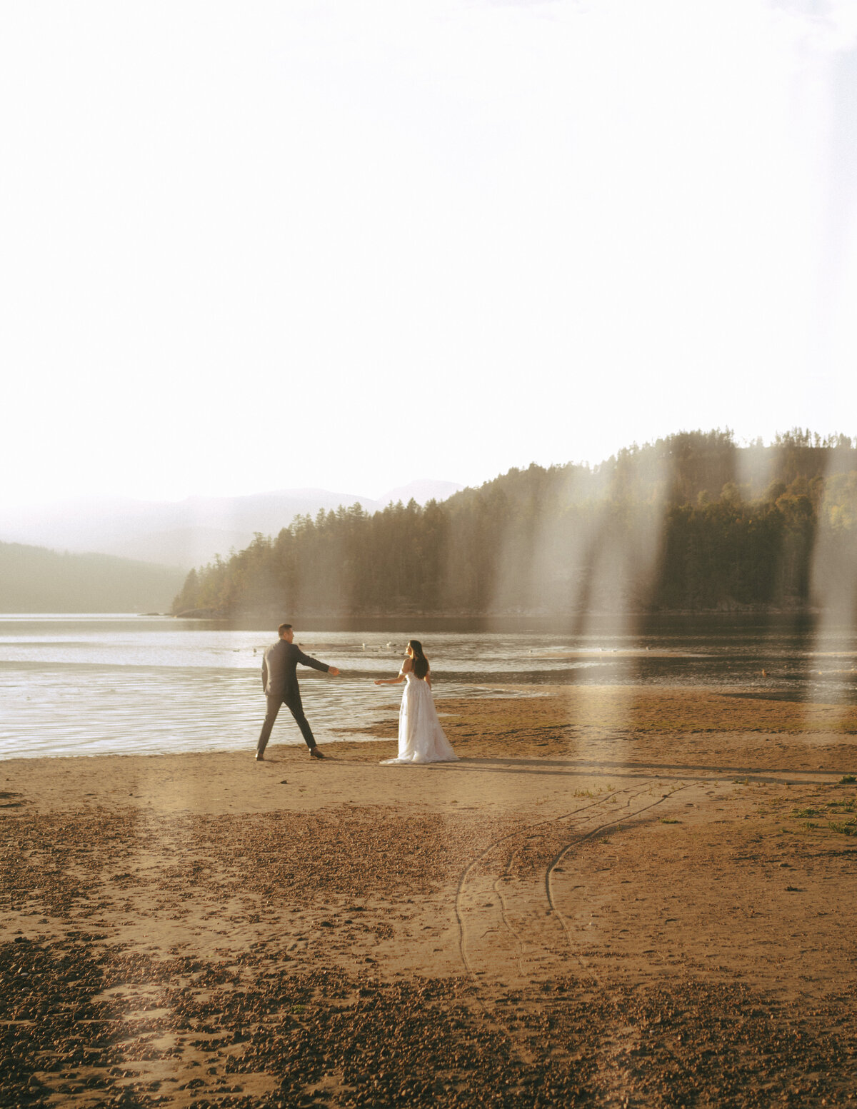 vi-bc-sunshine-coast-elopement-photography-beach-sunset-taylor-dawning-photography-3