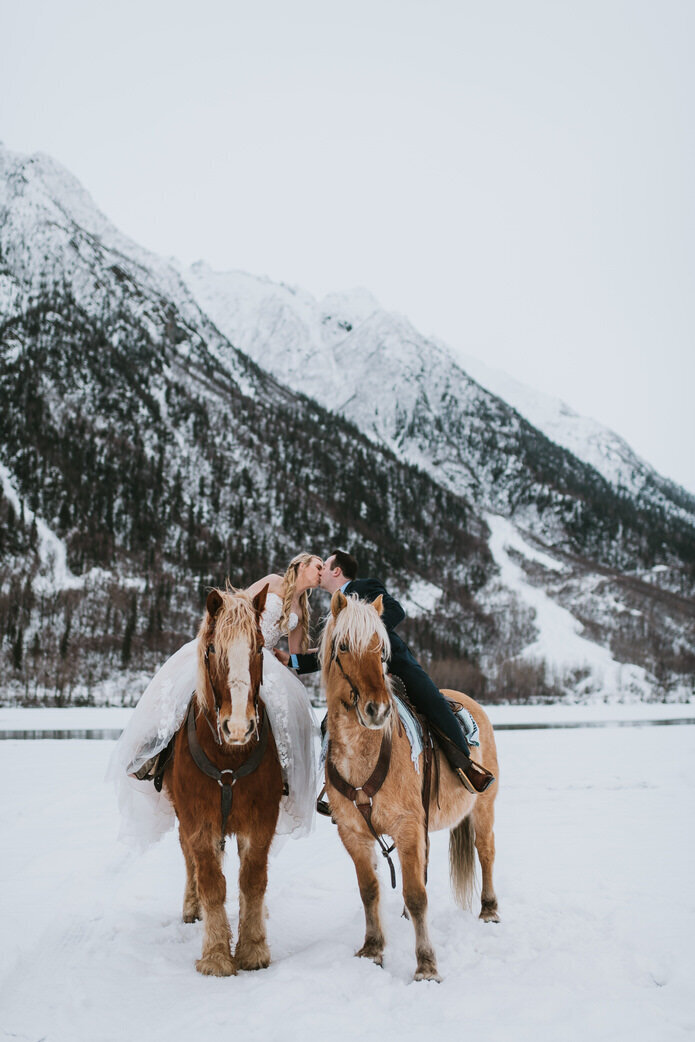 alaska-horse-adventures-horse-elopement-donna-marie-photography6