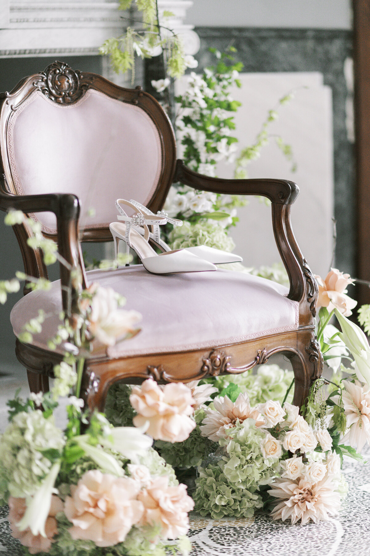 Dimos Bablis Studio Luxury Wedding Photographers Greece and Italy Santorini Wedding Villa Cipressi pastel  _052
