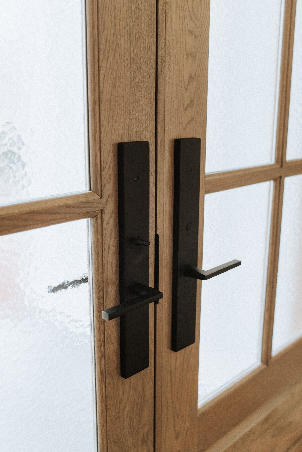 interior-design-front-door-entry-hardware