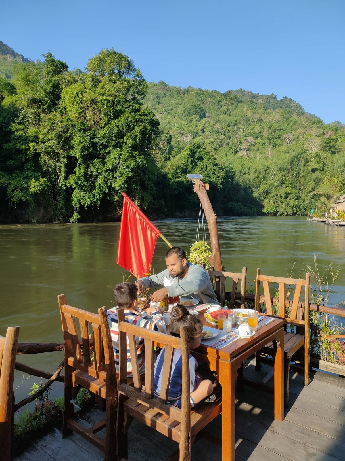 Thailand-River-Kwai-River_kwai_jungle_rafts4