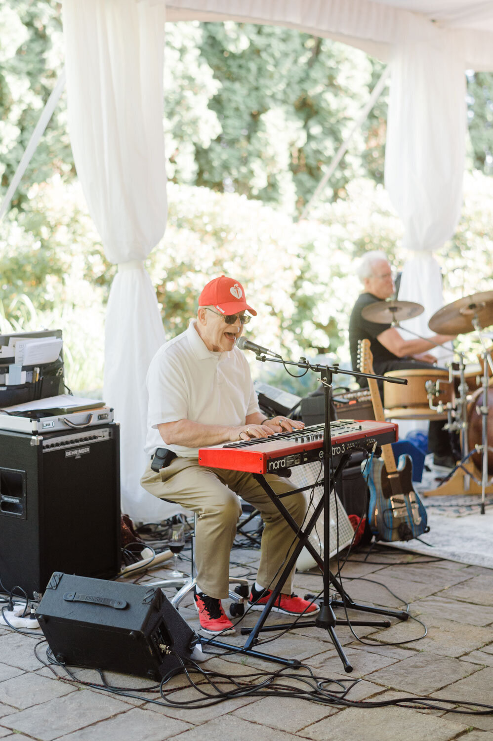 musicians playing at chateau lill