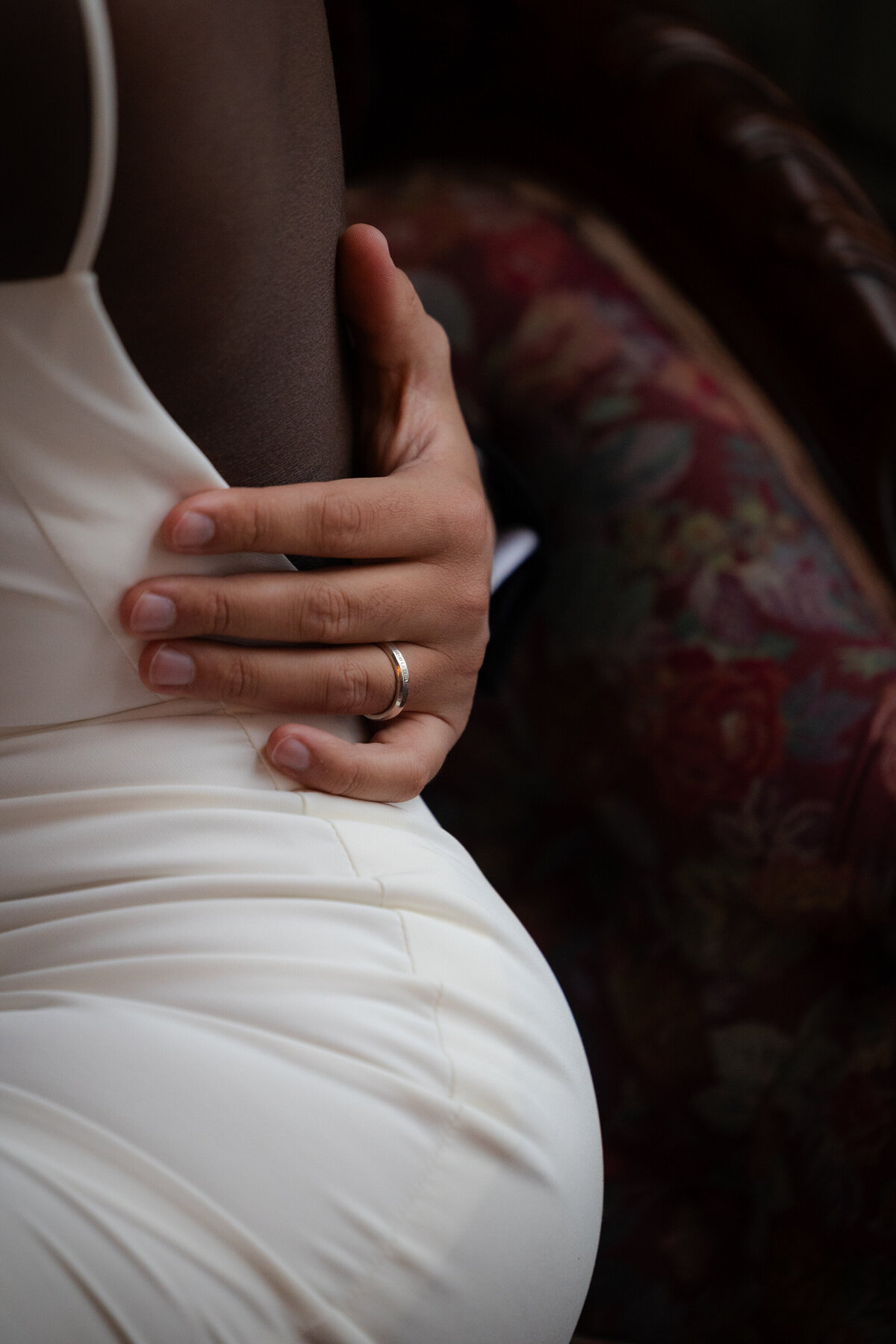 Main et courbe de hanche Jeunes Mariés Photo de mariage Montréal