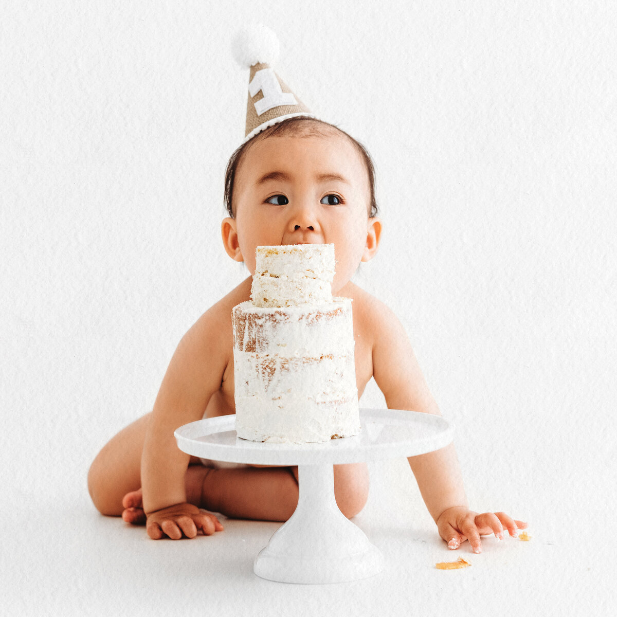 LittleWhitePhotography-Cake-Smash-38