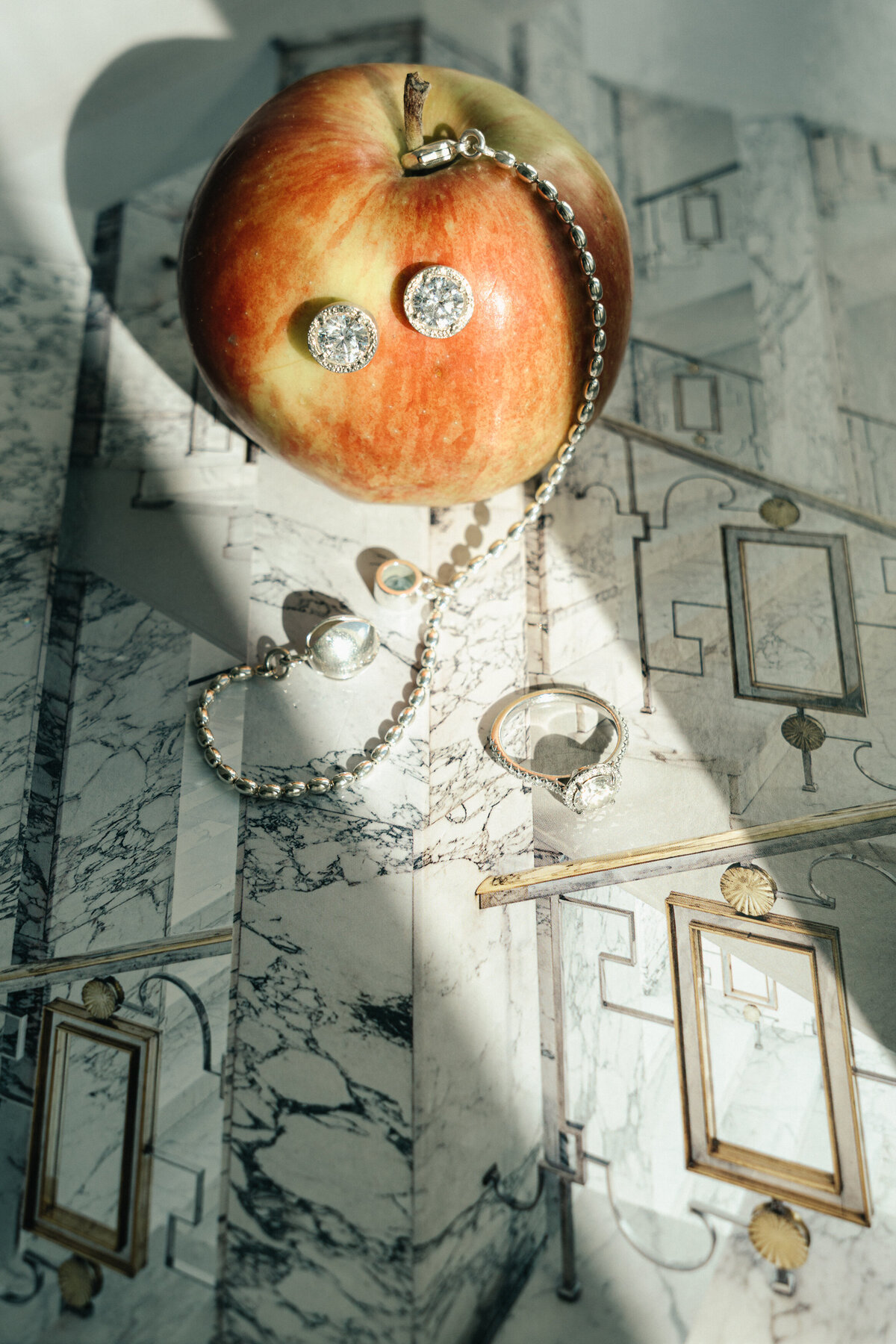 pyry-kantonen-071-wedding-jewellery-in-a-ray-of-light-with-an-apple