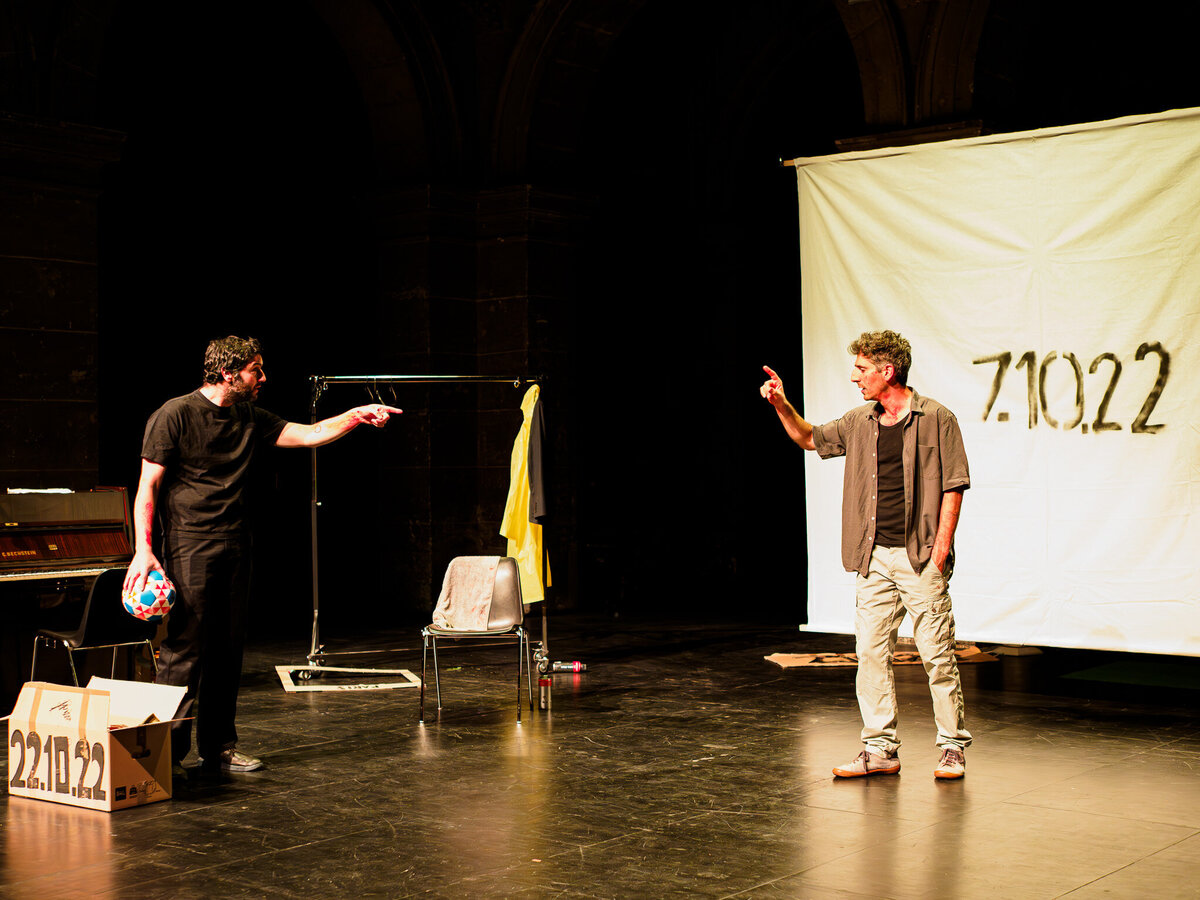 Mode d’emploi pour metteur en scène israélien en Europe texte, mise en scène, jeu Hannan Ishay, Ido Shaked  TPV_3190126-3-Enhanced-NR