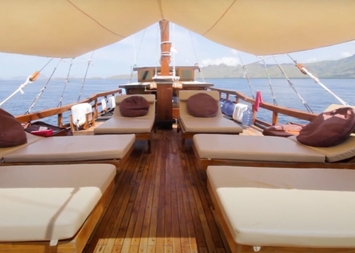 Indonesie-Flores-Komodo-Comfort-Boat-Cajoma-III-dek