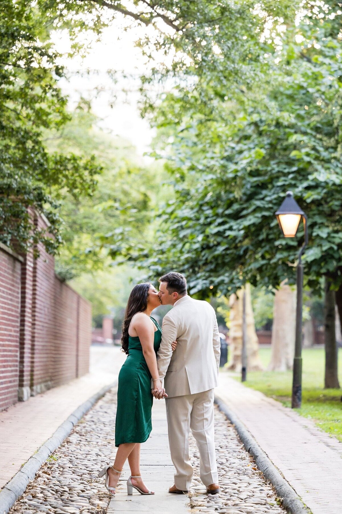 new-jersey-couple-kissing-walkway