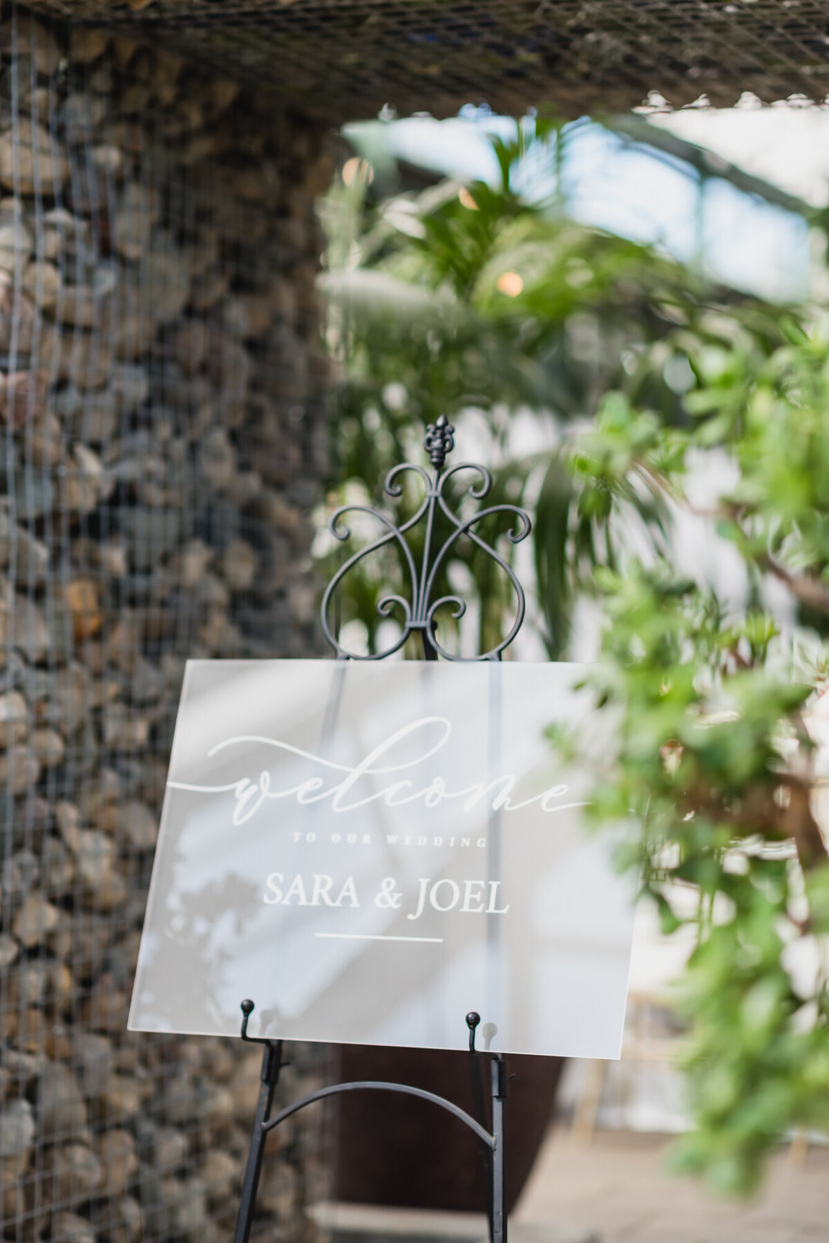 BLUSH AND BLACK SPRING PLANTERRA CONSERVATORY WEDDING IN WEST BLOOMFIELD, MICHIGAN PROVIDED BY KARI DAWSON, TOP-RATED DETROIT WEDING PHOTOGRAPHER, AND HER TEAM49