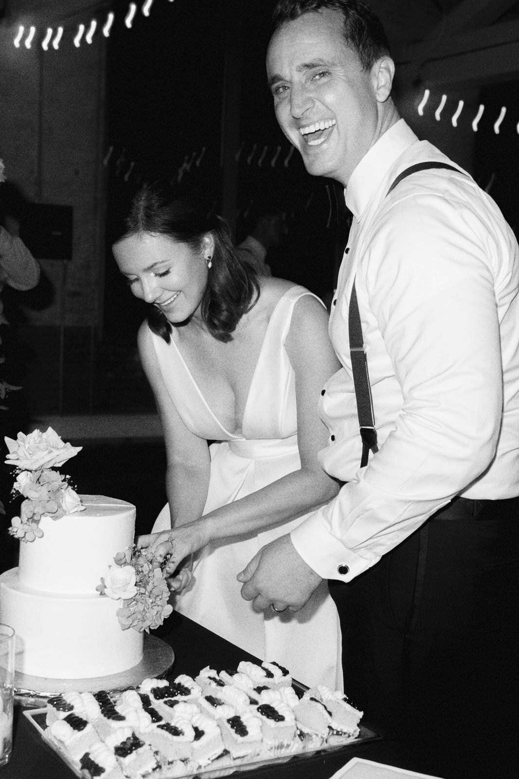 wedding-reception-cake-cutting