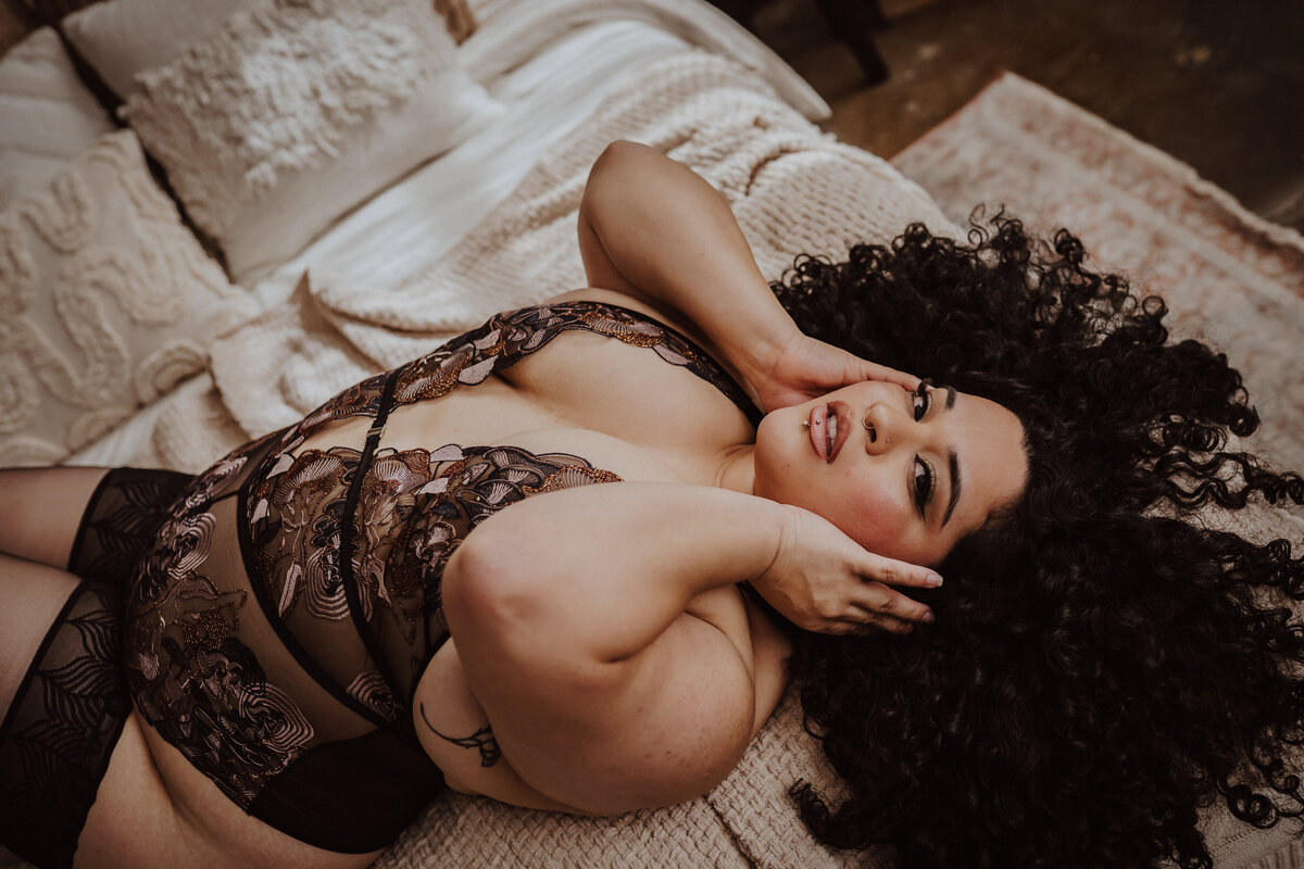 laying-boudoir-portrait-the-storyteller-studio-des-moines-storyteller-collective-photo-co