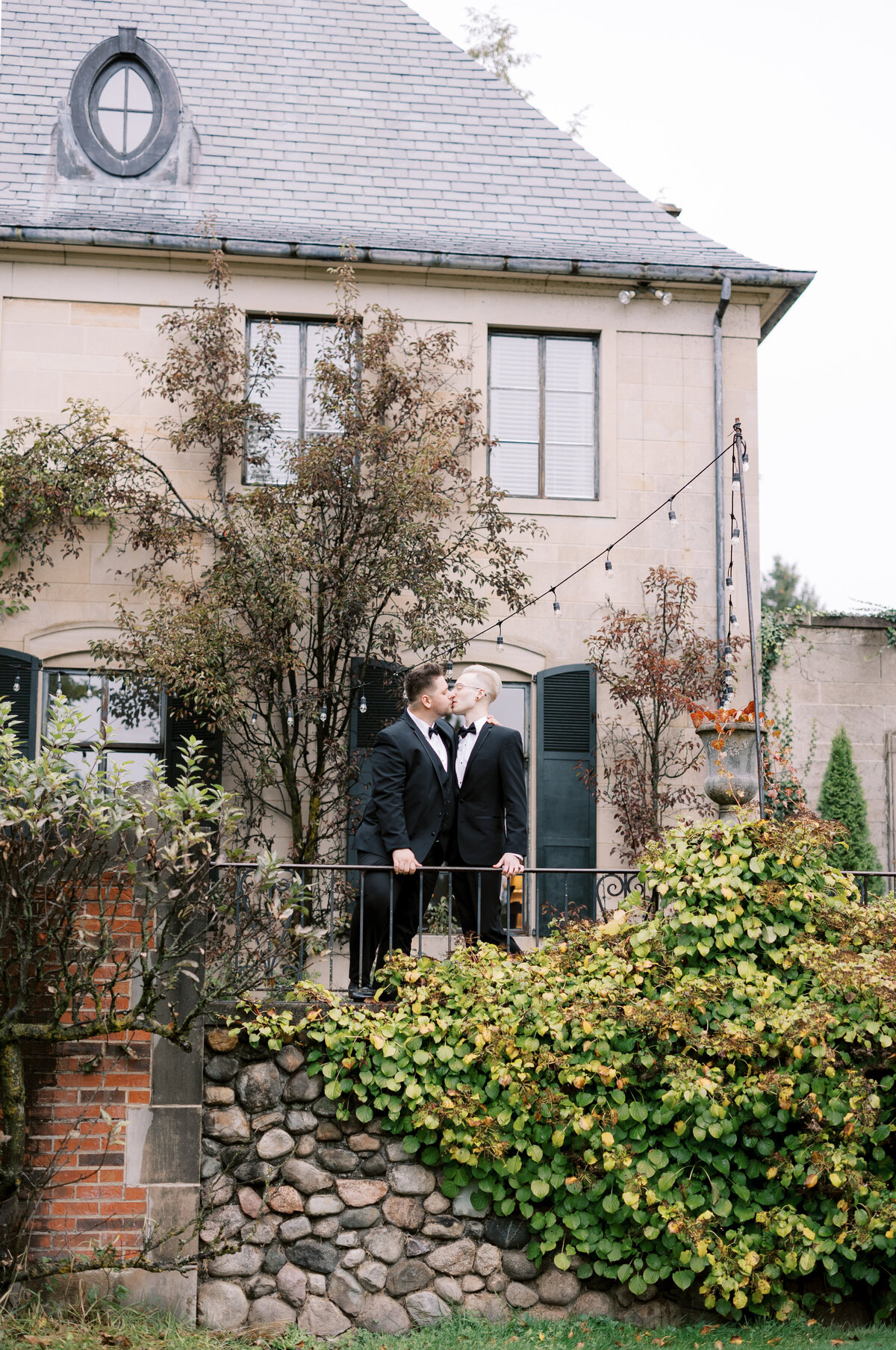 Greencrest-Manor-same-sex-couple-wedding-12