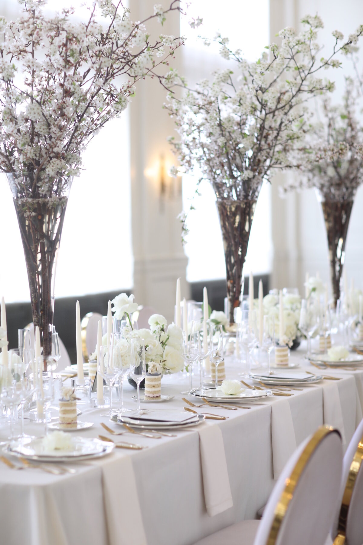 Pittsburgh-Wedding-Venue-Table-Decor-Tablescape-White-Flowers-Statement-Florals