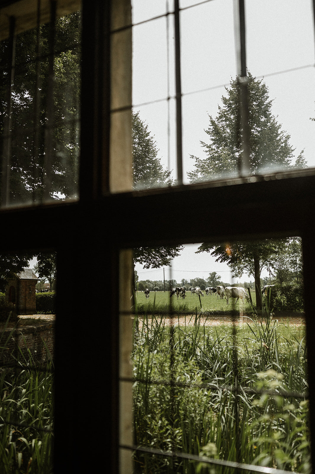 Herentals, salon weddings, moody, authentiek, alternatief trouwen,bruid, 2026, elopent, intiem, spontaan, tijdloos, trouwfotograaf, antwerpen - klaarmaken & first look-186