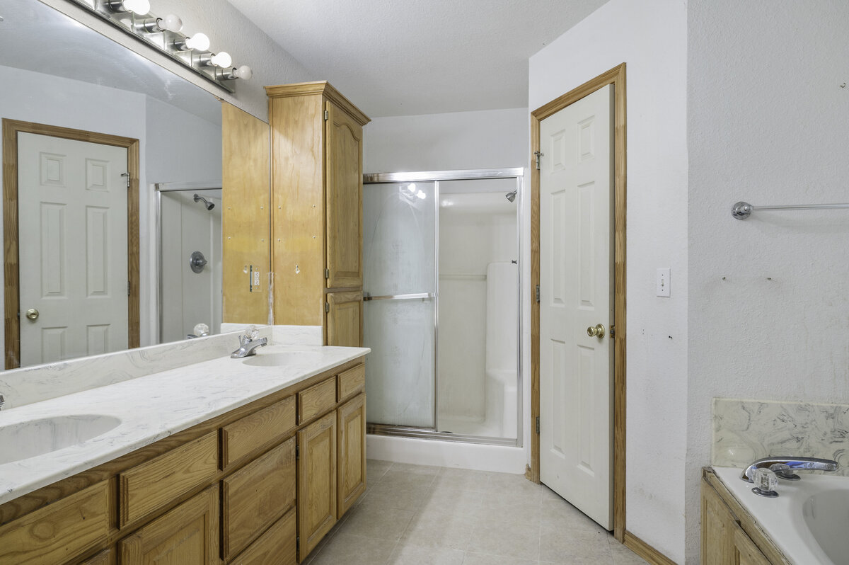11087Chisum-18