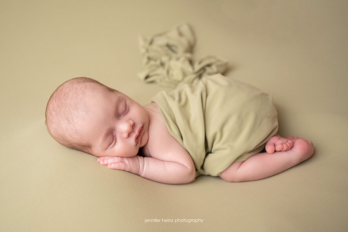 chester-county-newborn-snuggles