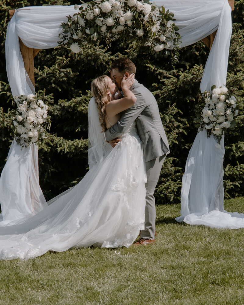 Authentic wedding and elopement moments captured in Washington by Blair Voss, a passionate photographer dedicated to storytelling imagery.