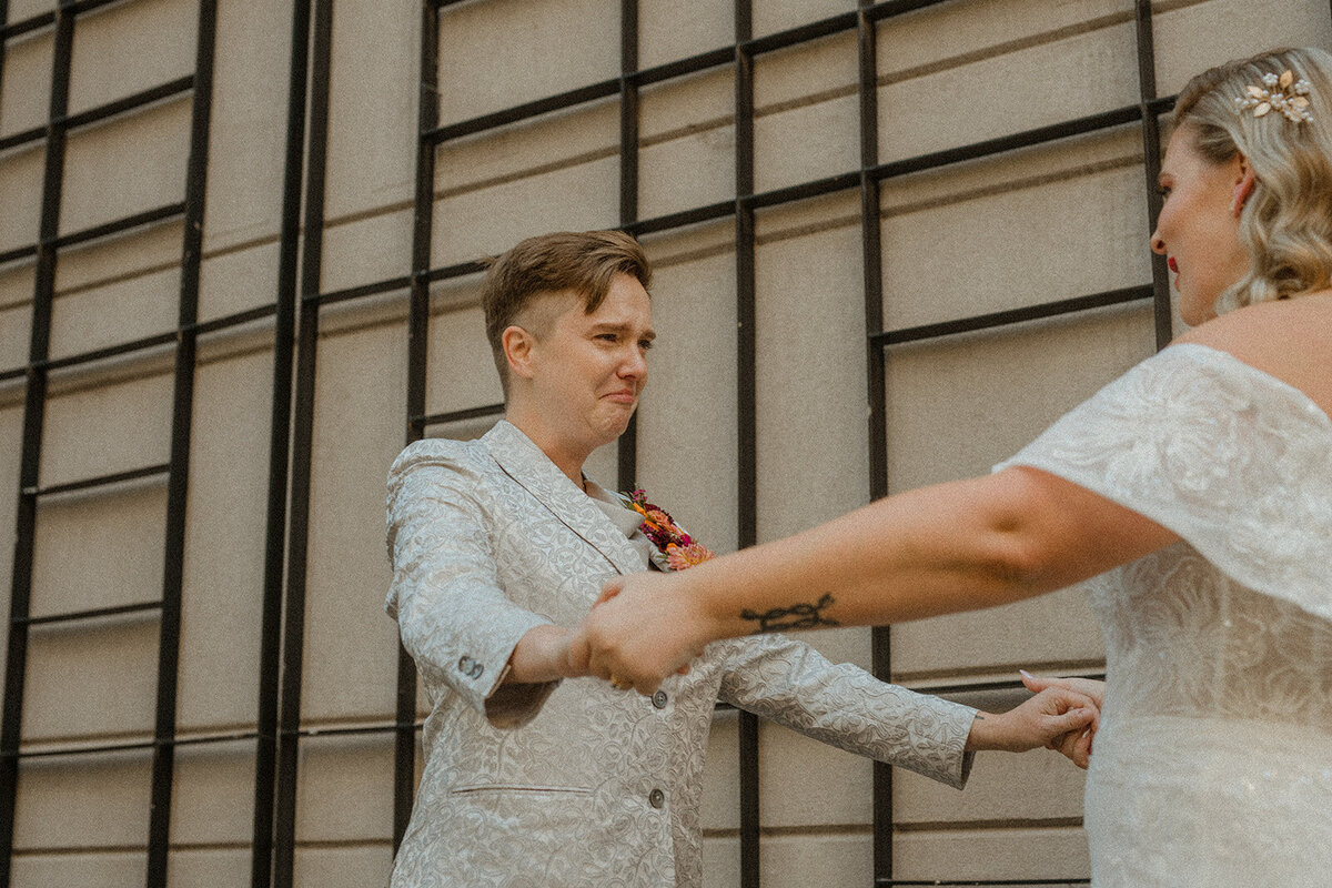 downtown-toronto-lgbt-couple-lgbt-wedding-gardiner-museum-074