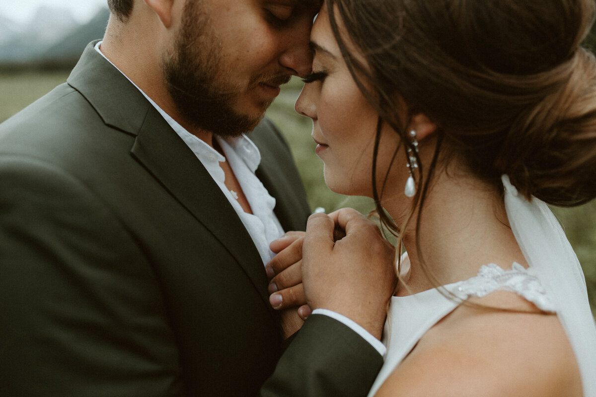 Stunning and elegant bride and groom portrait captured by Tim & Court Photo and Film, joyful and adventurous wedding photographer and videographer in Calgary, Alberta. Featured on the Bronte Bride Vendor Guide.