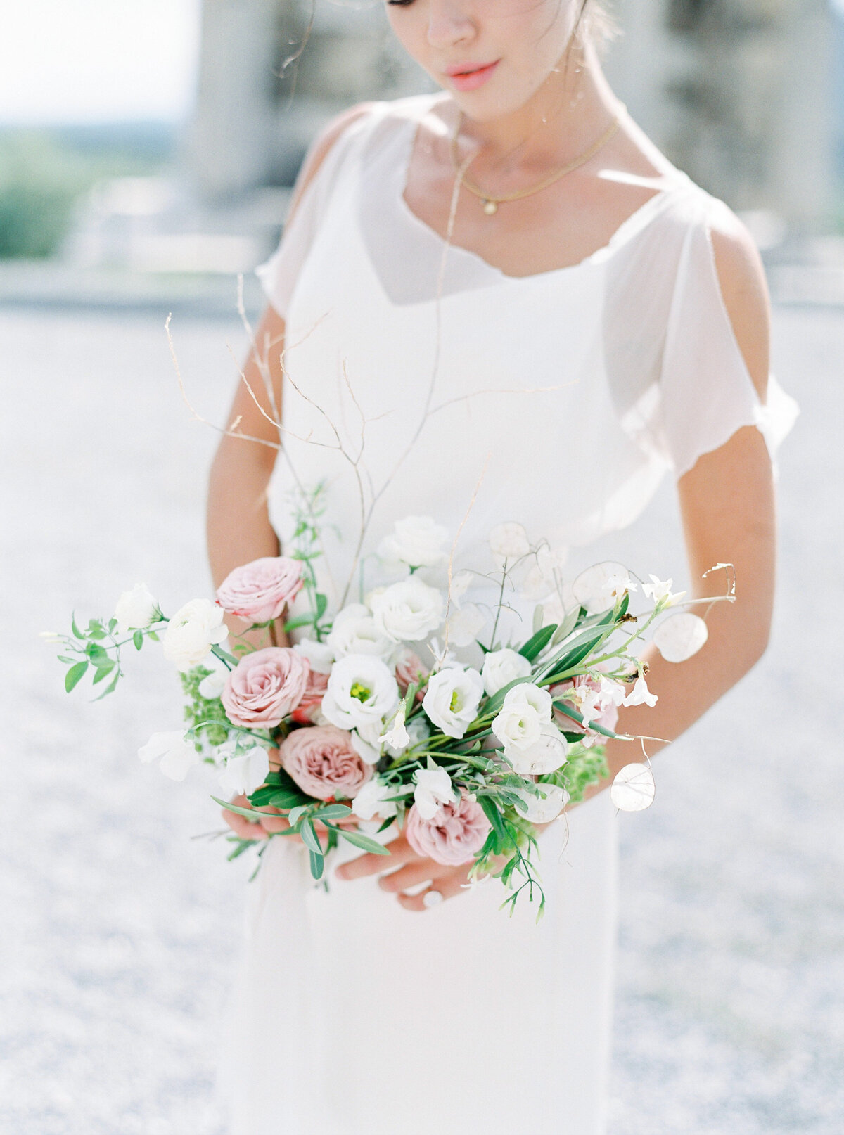 destination-wedding-bride-bouquet-Stephanie-Brauer