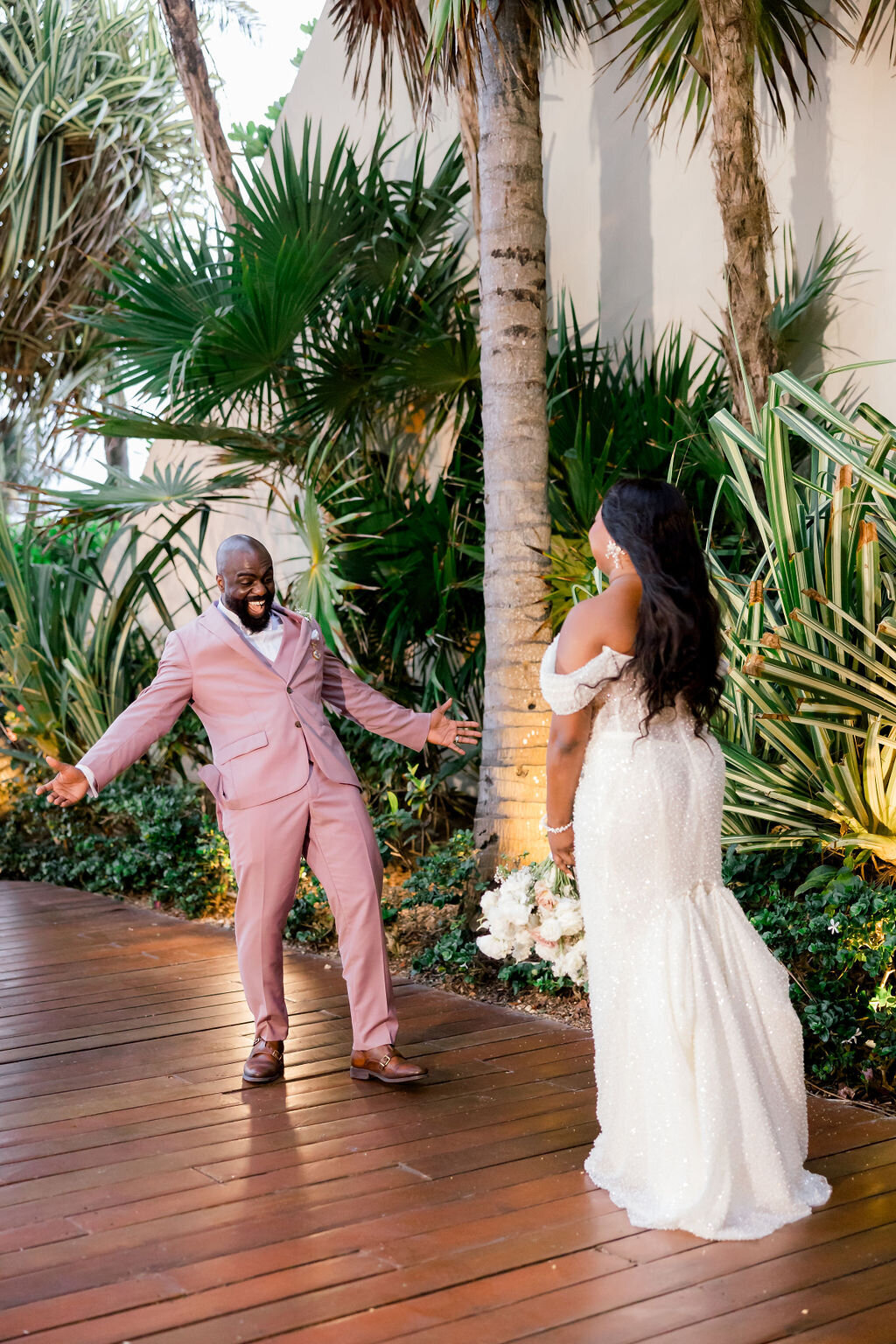 grand-velas-bride-groom-surprise-4