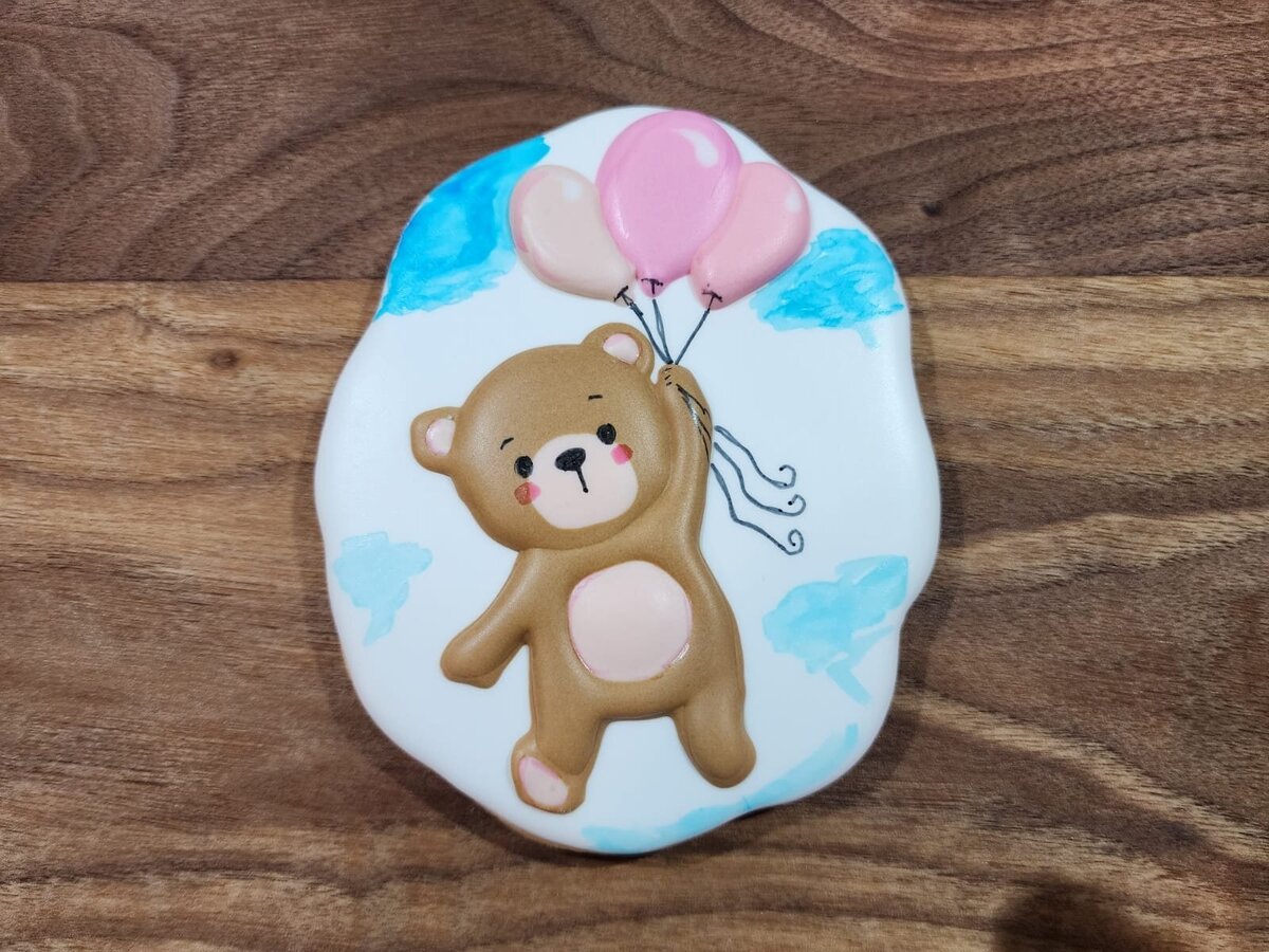 bear with balloon