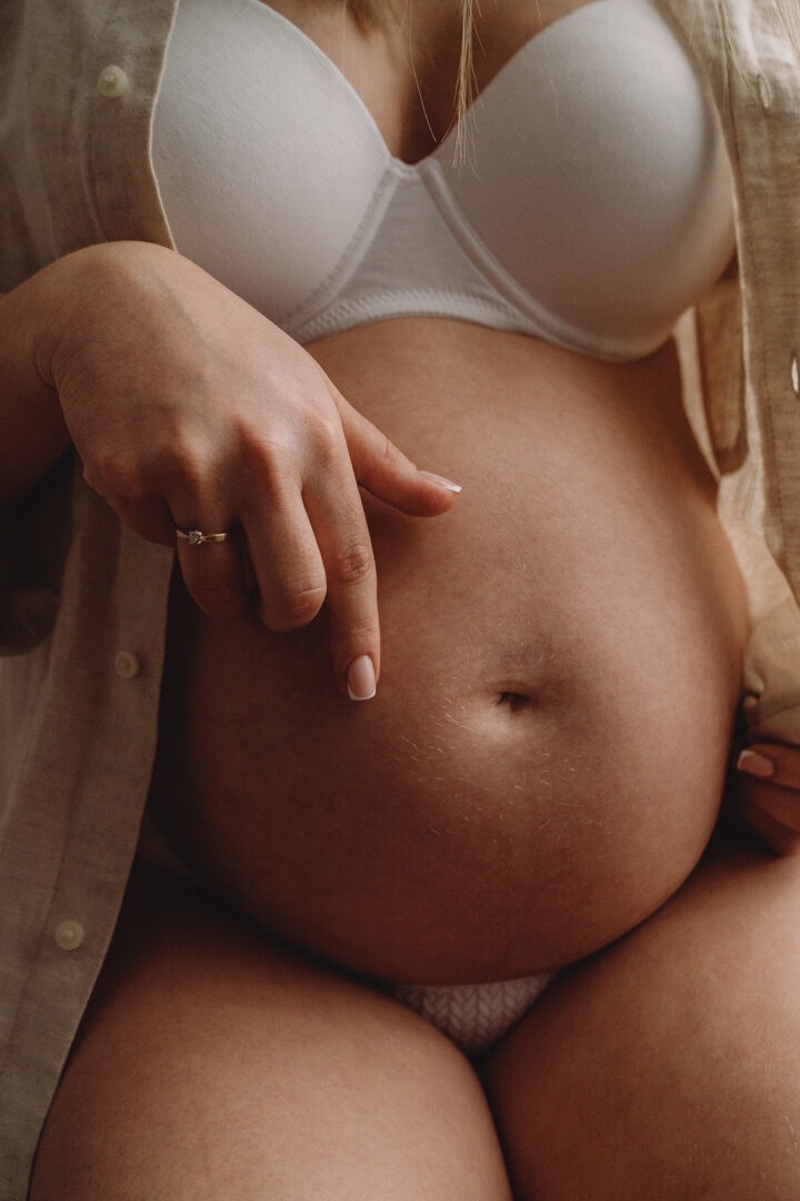 Maternity Studio Photoshoot Hampshire- Carley Aplin -183