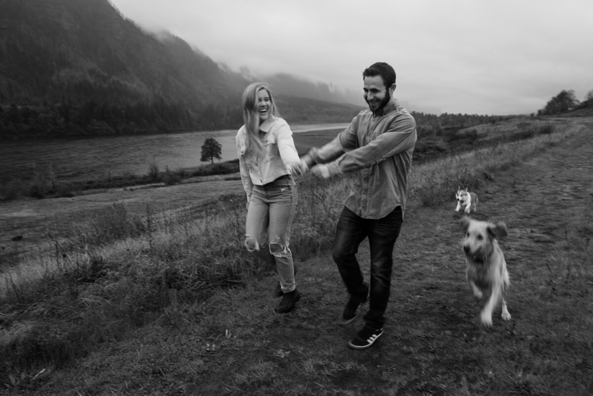 gloomy-october-columbia-gorge-couple-session-kelsey-jake-98