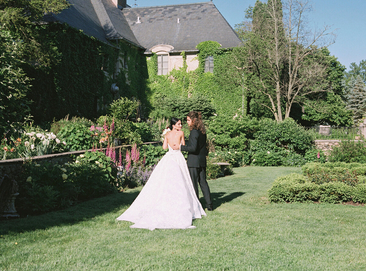Greencrest Manor - Battle Creek Michigan Wedding Venues - Stephanie Michelle Photography - _stephaniemichellephotog4-R1-E014