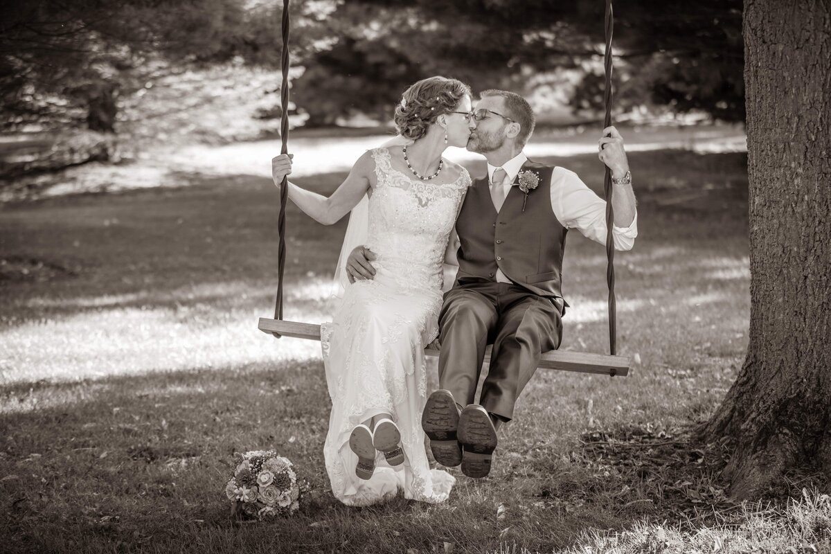 Ben & Tonya - Wedding Photography - DVX10761 - B&W-min