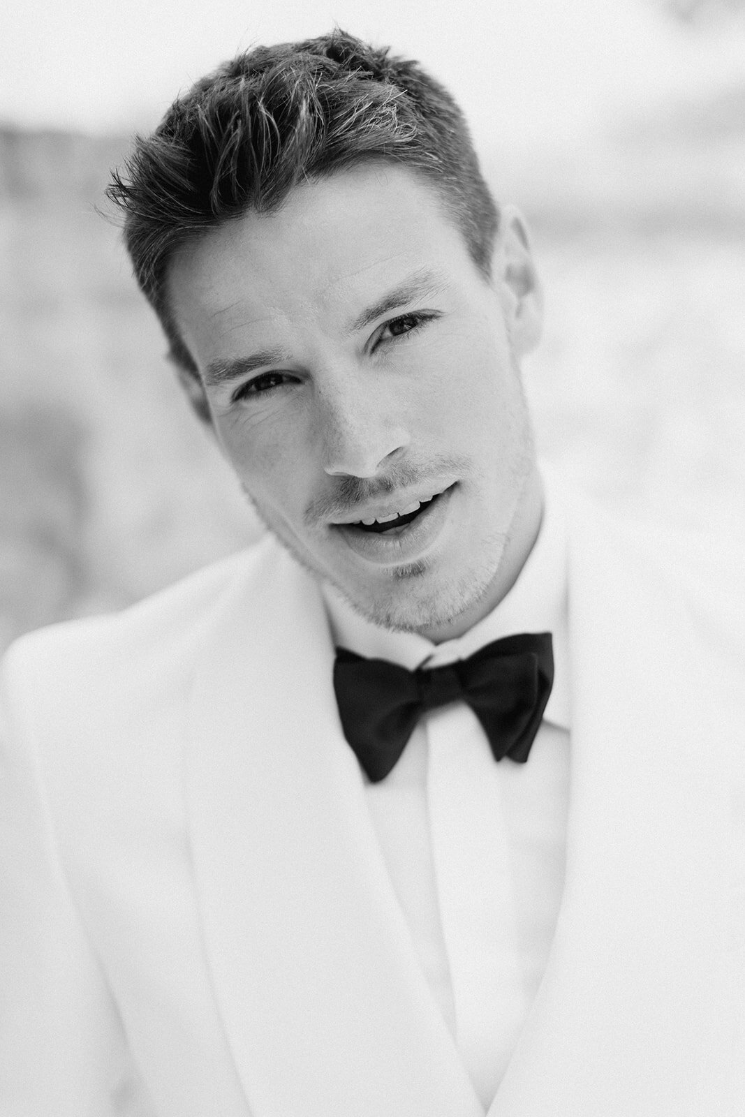Junophoto-Chateau-de-la-tour-vaucros-wedding-groom-portraits-010