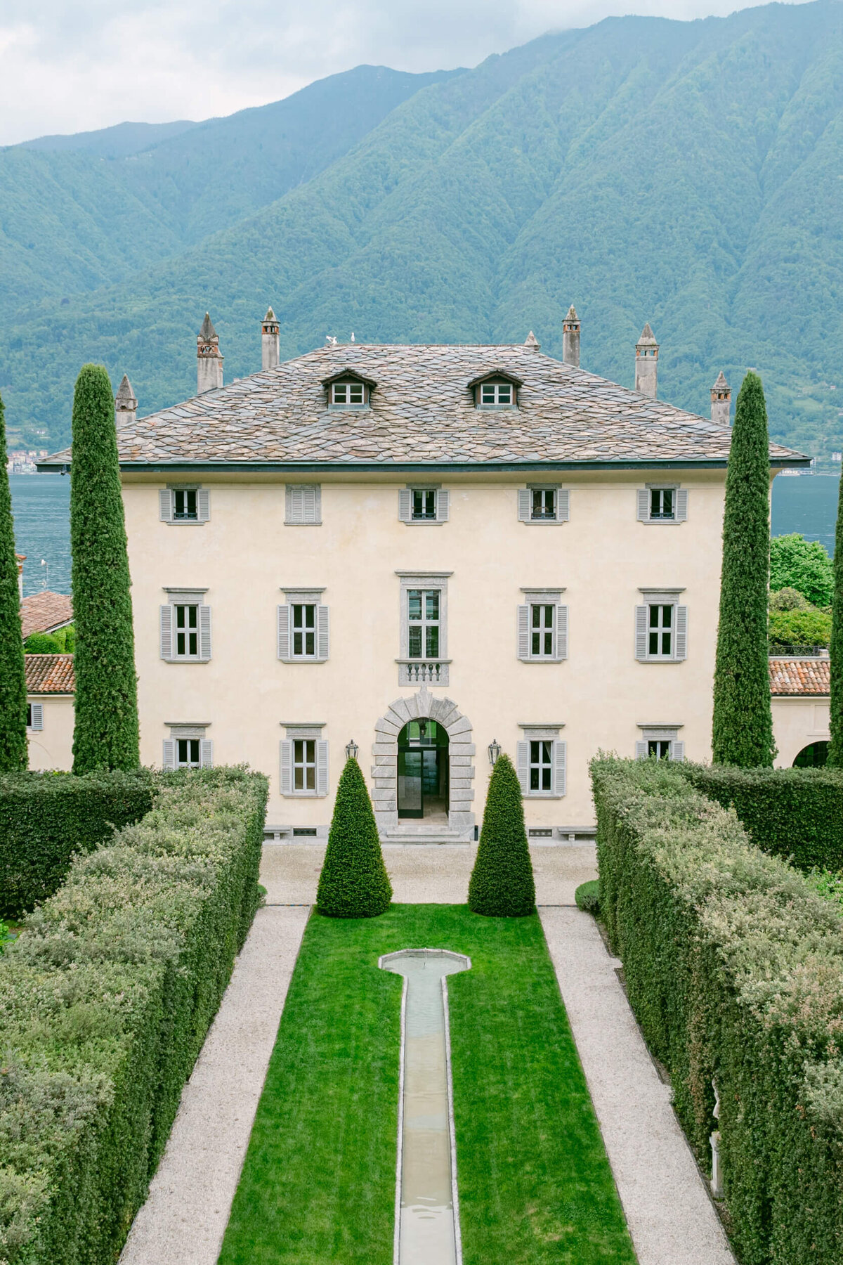 A wedding photo of the wedding venue Villa Balbiano on Lake Como in Italy