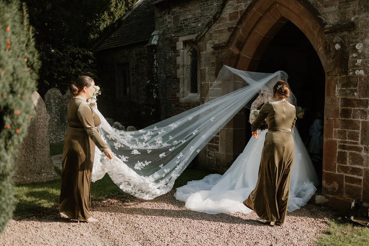Issy-and-Bella-Floral-Design-Wedding-Florist-Herefordshire-Sant-Ffraed-House7