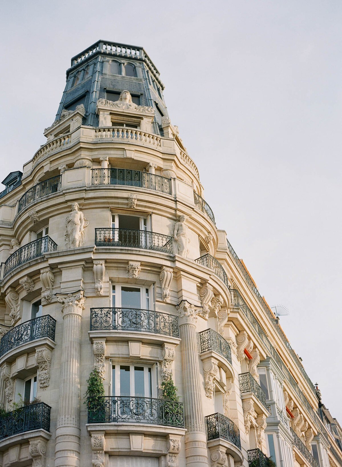 Ritz-Paris-Wedding-Photographer-France-Film-Photographer-Luxury-Photos-Molly-Carr-Photography-10