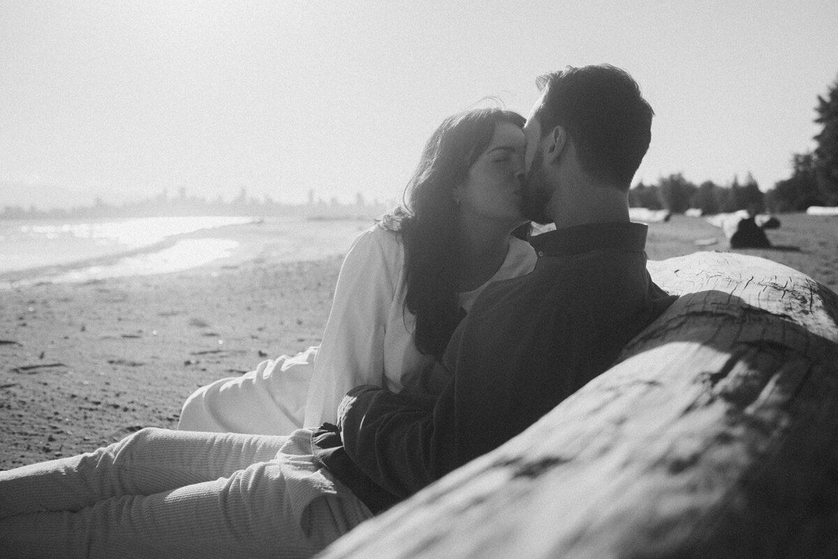 Spanish-Banks-Sunrise-Engagement-Photos-Vancouver-BC-2_websize