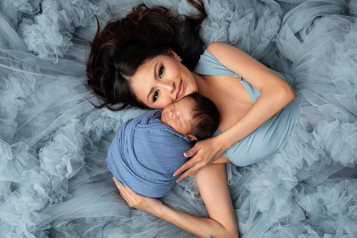 Scottsdale newborn photos mom blue dres