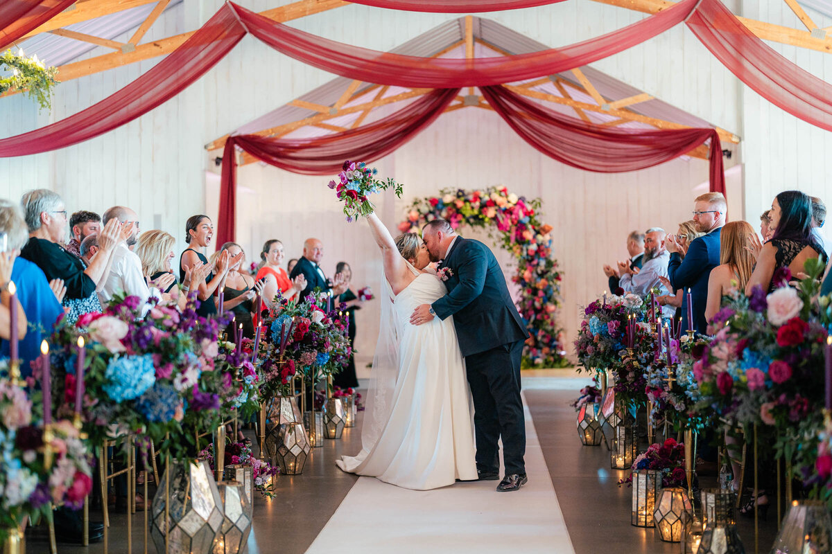 aisle kiss ohio wedding photographer videographer