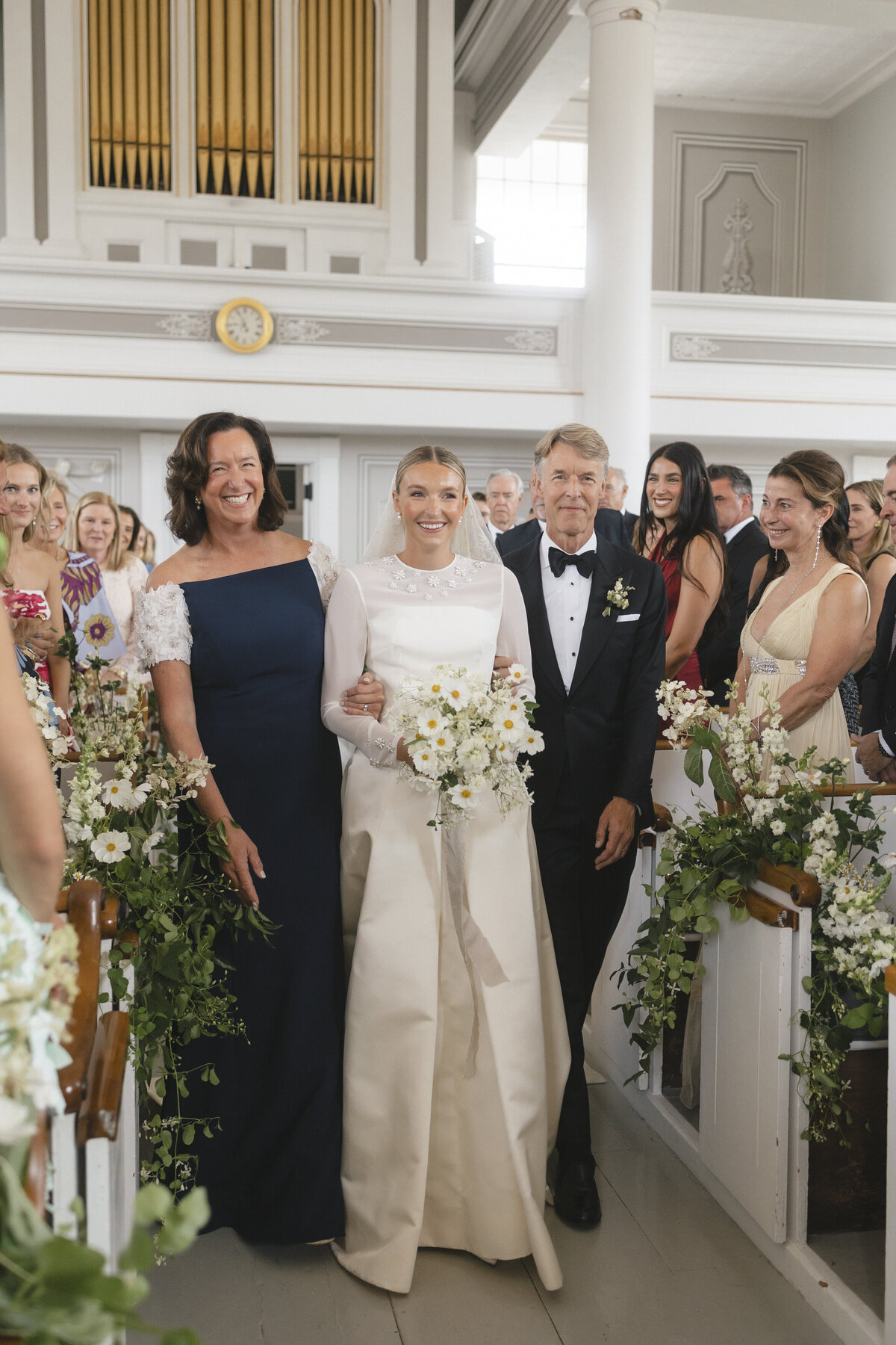 Marthas-vineyard-wedding-planner-kg-events-design-luxury-destination-weddings-private-events-corporate-events-edgartown-ma-event-designer-outdoor-tented-wedding-reception-island-wedding-vogue-wedding-pohogonot-33