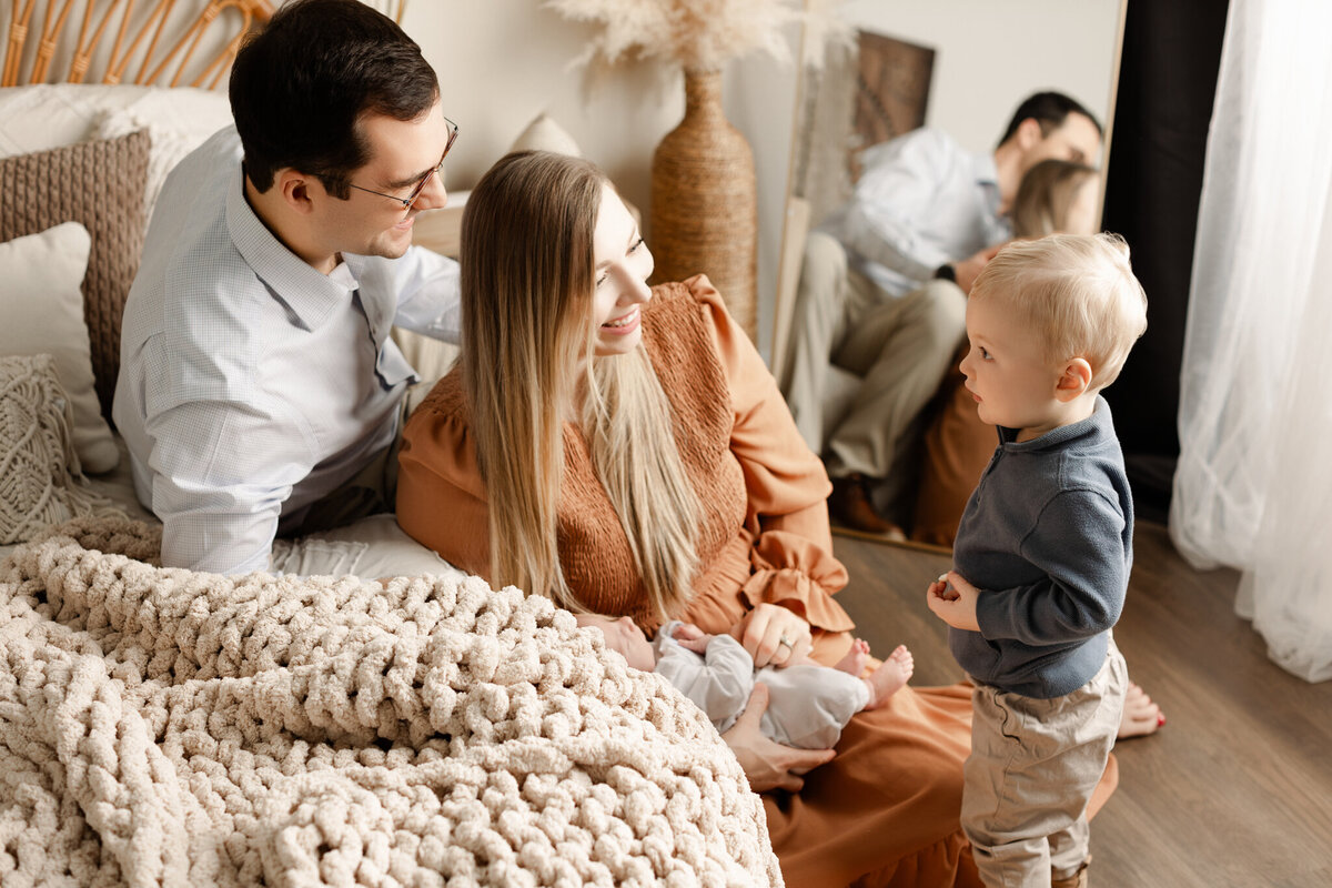 NWA family photographer, Northwest Arkansas best family photography, family portraits near me, professional family photos, family photography packages