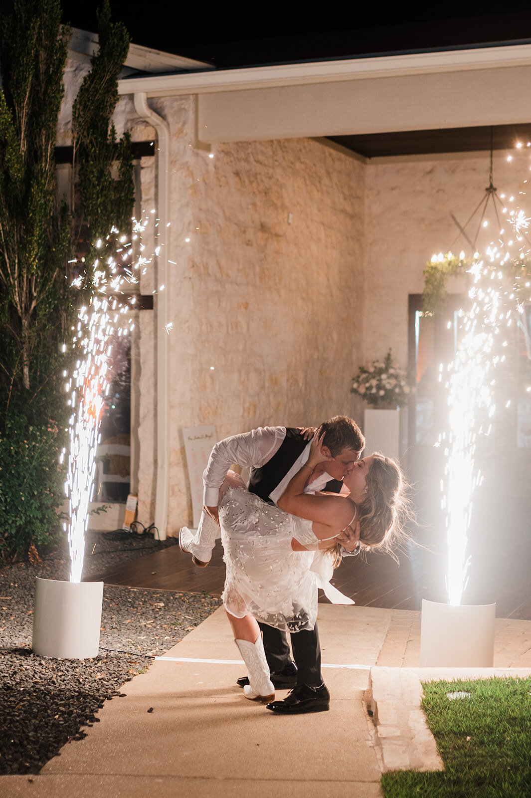 Vintage-Villas-Wedding-Cold-Sparks