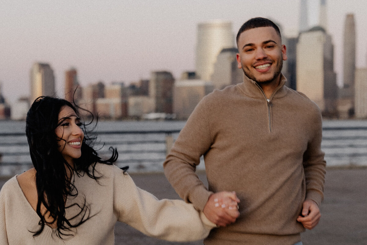 engagement-session-jersey-city-liberty-state-park