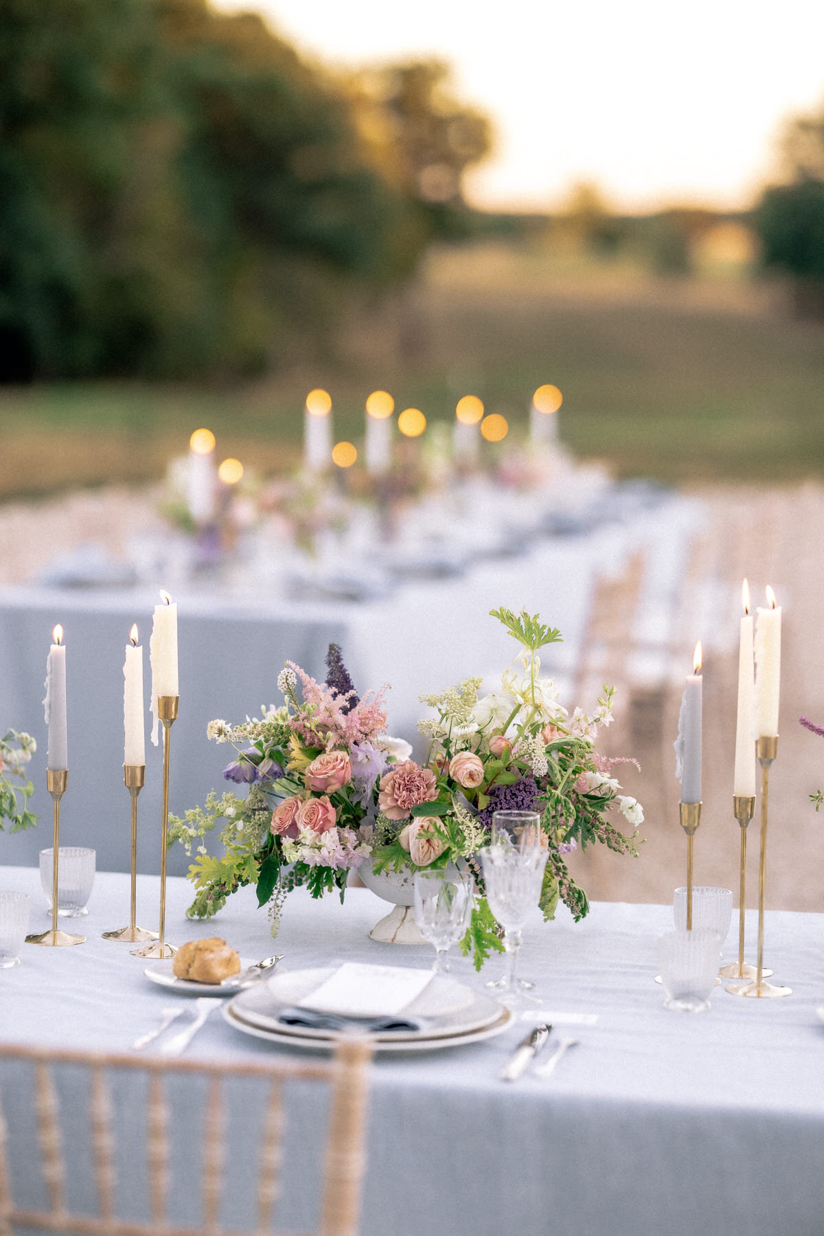 outdoor-wedding-meal-domaine-roncemay8