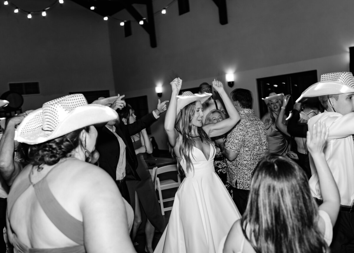 09172022_Hannah+JeremyWedding_ViansaSonomaCA_AnjaJensenPhotography-1334